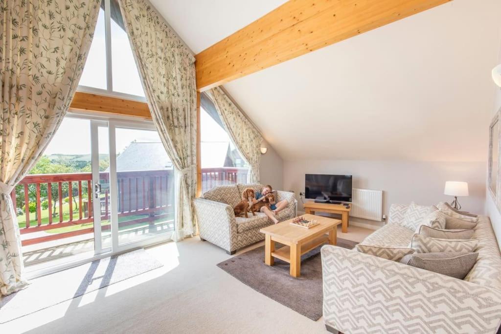 Retallack Resort 4 Bedroom Lodge - Hot Tub For Hire On Request -Pool & Spa 帕兹托 外观 照片